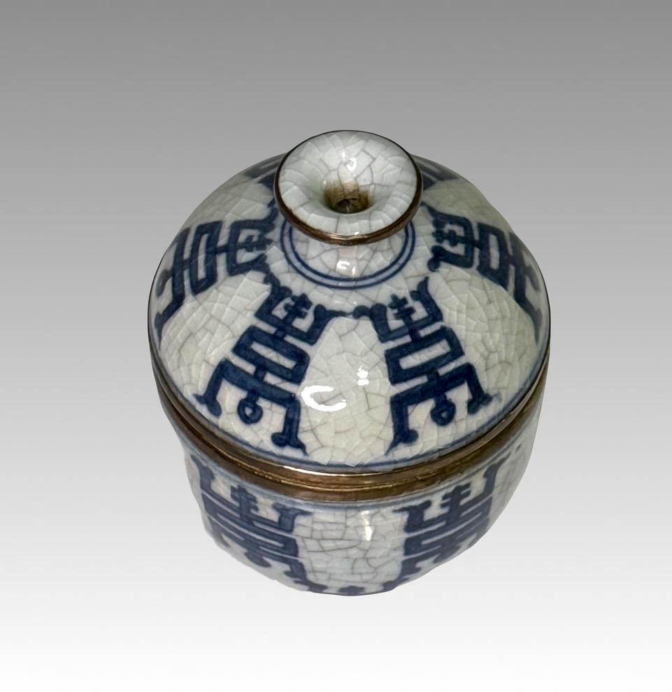 Vintage Chinese Blue and White Covered Dresser Box With Ming Zhengde Dynasty Mark