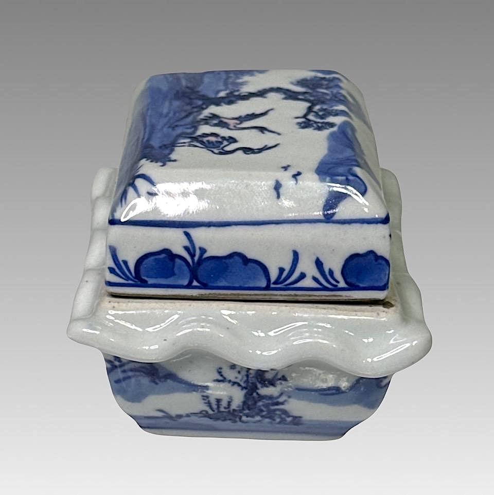 Antique Chinese Blue & White Porcelain Trinket Box With Ruffled Edge, Cranes & Interior Scene, Guangxu Reign Mark