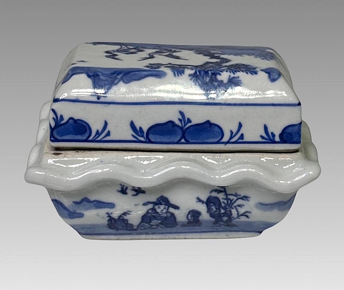 Antique Chinese Blue & White Porcelain Trinket Box With Ruffled Edge, Cranes & Interior Scene, Guangxu Reign Mark