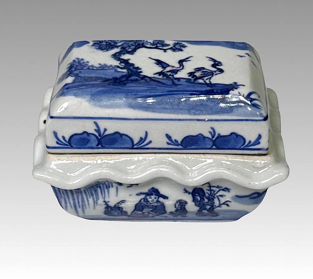 Antique Chinese Blue & White Porcelain Trinket Box With Ruffled Edge, Cranes & Interior Scene, Guangxu Reign Mark