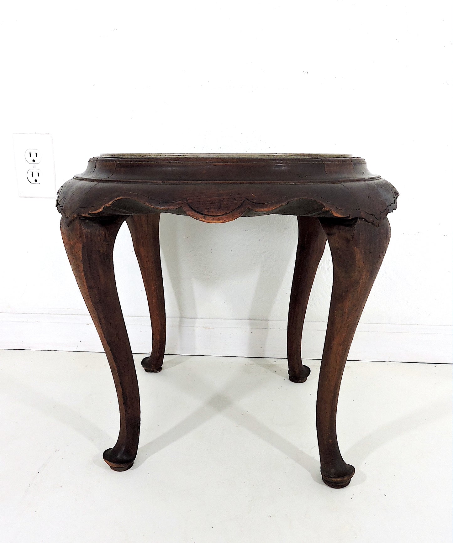 18th Century Queen Anne Marble Topped Round Side Table or Pedestal / Stand