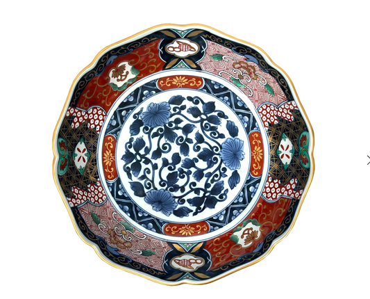 Vintage Japanese Red, Blue and Whtie Imari Decorative Bowl With Gold Detailing